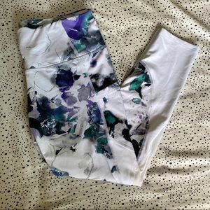Apana Cropped floral leggings Sz Large EUC